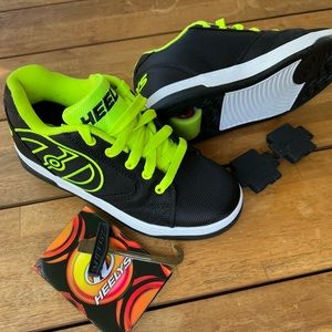 Heelys boy size 4